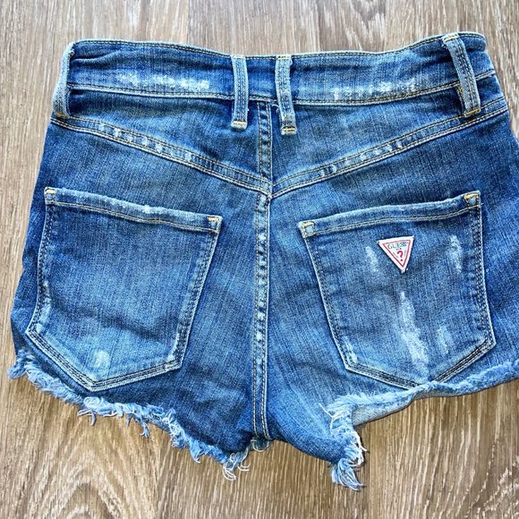 Guess Shorts - Picture 2 of 4